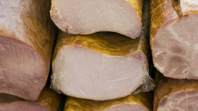 Спряха от продажба месо с неясен произход от пазар в Самоков