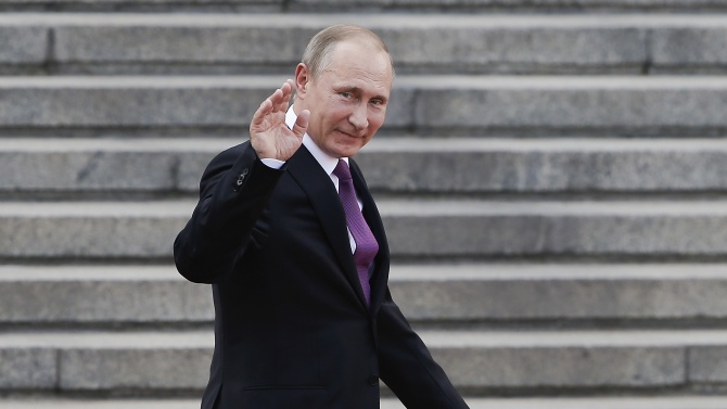 Путин сбъдна мечтата на тежко болно дете - да прегърне панда
