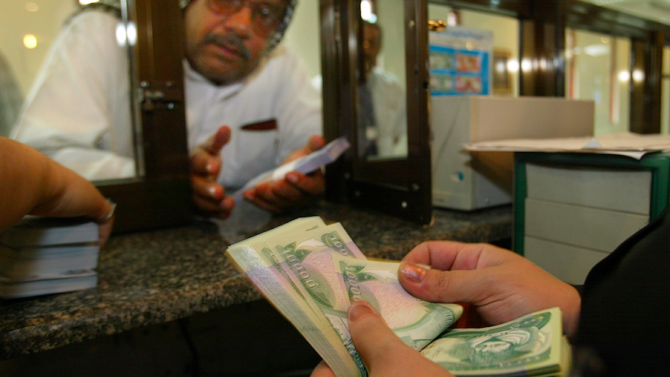 Иракската централна банка понижи с 22 на сто курса на динара
