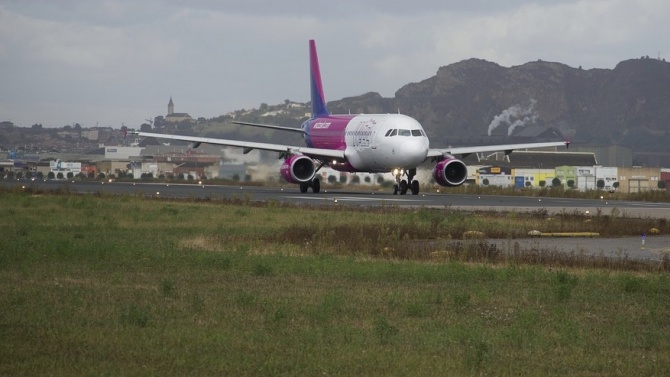 Wizz Air отменя всички полети между България и Великобритания днес и утре