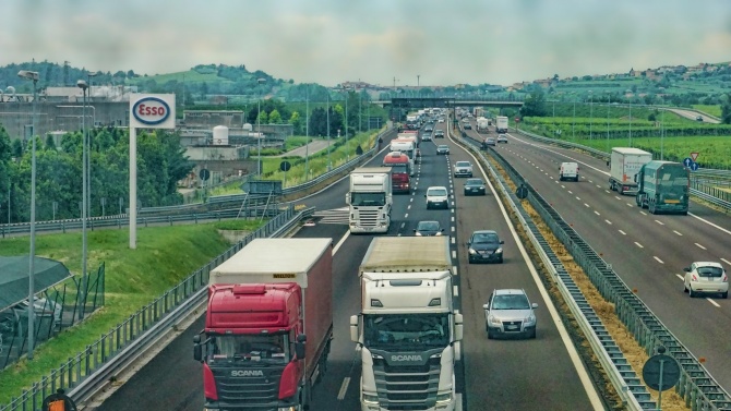 Две български транспортни фирми са поискали съдействие, за да приберат шофьорите си от Великобритания