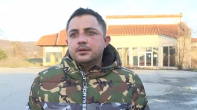 Пребиха мъж на паркинг, докато се опитва да спаси друг човек