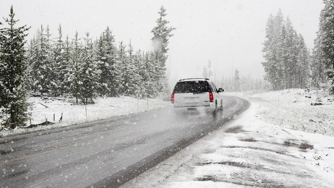 АПИ призовава шофьорите да тръгват на път с автомобили, подготвени за зимни условия