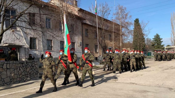 77 новоназначени военнослужещи положиха клетва