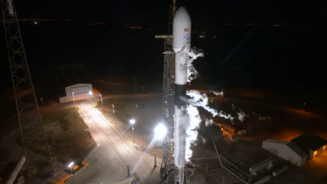 SpaceX изстреля ракета-носител с турски комуникационен спътник