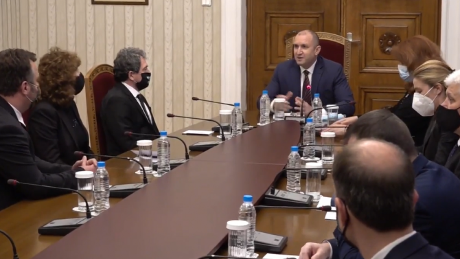 Президентът започна консултации за изборите с партията на Слави Трифонов