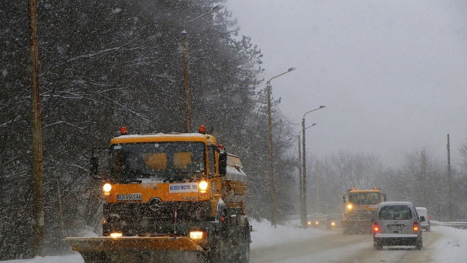 Снеговалежът във Великотърновско е силен, чистят усилено главните улици