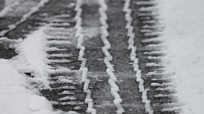 От АПИ призовават шофьорите да тръгват с автомобили, подготвени за зимни условия