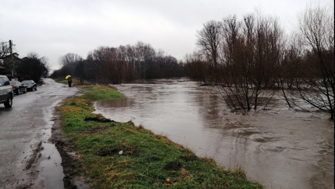 Река Бяла е излязла от коритото си в района на ивайловградското село Гугутка
