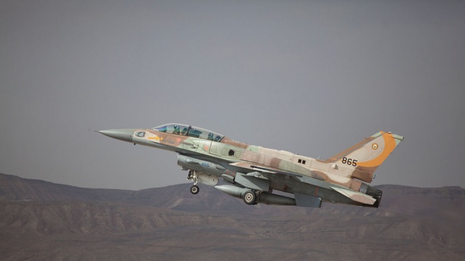 НПО: Израелски удари убиха над 20 души в Сирия