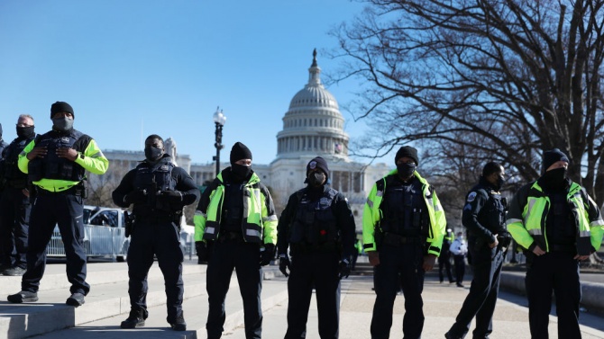 Полицията на Капитолия задържа мъж с пистолет и боеприпаси