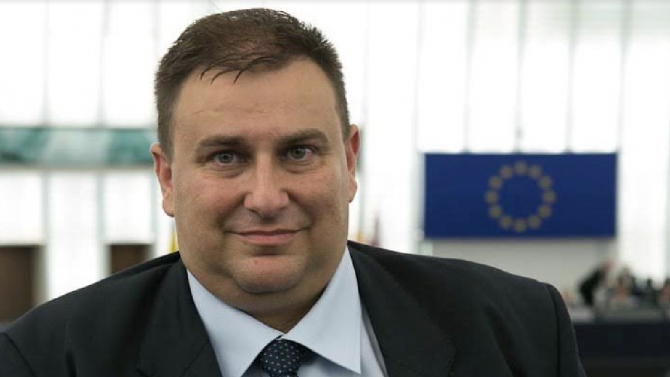 С подкрепата на евродепутата Емил Радев варненската библиотека ще предоставя нова услуга за читателите си