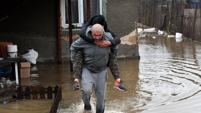 Кабинетът отпуска близо 4 млн. лева на пострадалите от наводненията градове