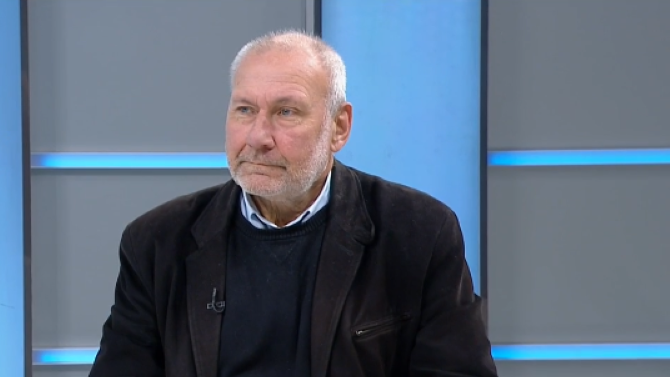 Проф. Овчаров: Ако отстъпим пред македонците, утре ще кажат "А в Пиринска Македония на какъв език говорят?"