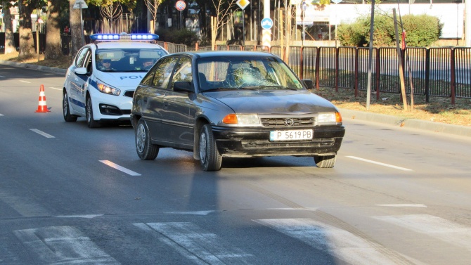 Блъснаха жена и 2-годишно дете на пешеходна пътека в София