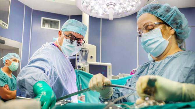 Екипи на ВМА и "Пирогов" оперираха 11-месечно дете с рядък тумор