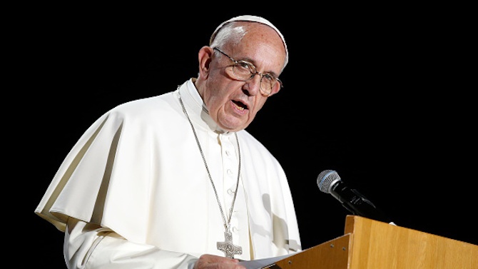 Папа Франциск предупреди, че изопачени идеологии може да доведат до нов геноцид като Холокоста