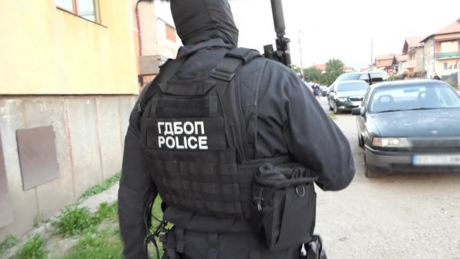 Разкриха 10 престъпления при спецакция във Велико Търново 