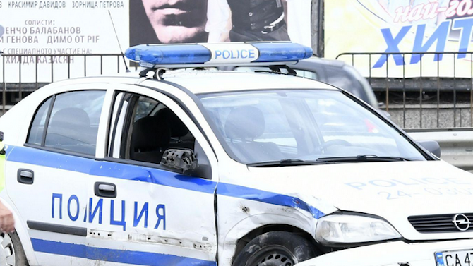 Полицаи са в болница след катастрофа с патрулка в София