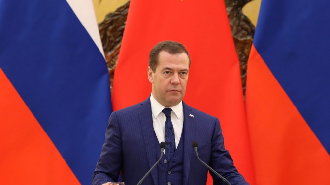 Медведев нарече Навални "политически мошеник"