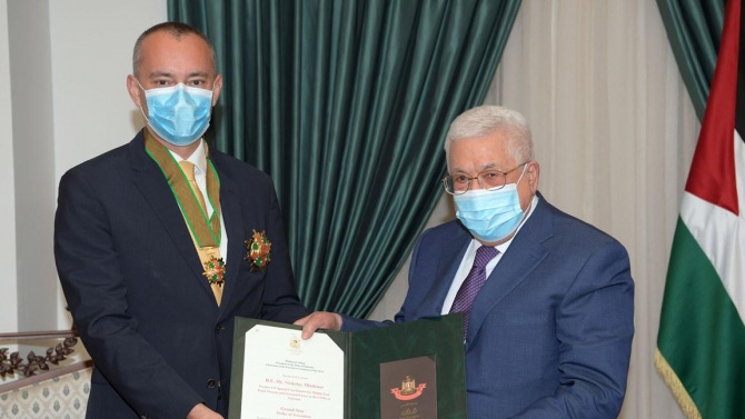 Наградиха Николай Младенов с най-високия орден на Палестина 