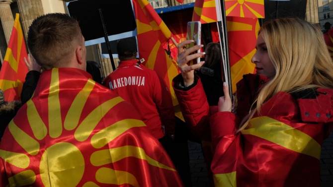 Бивш посланик на Скопие: София и Атина искат да ни режат