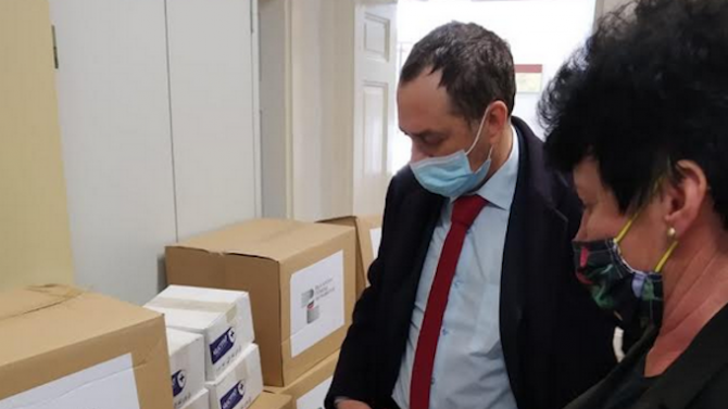 Посолството ни в Северна Македония дари хранителни продукти за 30 социално слаби семейства в Кратово