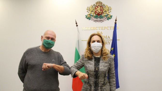 Николова проведе среща с археолога проф. Николай Овчаров