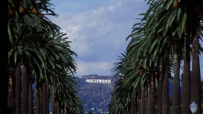 Вандали преправиха култовия надпис HOLLYWOOD