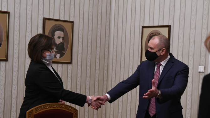 Даниел Смилов: Маневрата на Радев не се харесва на Нинова
