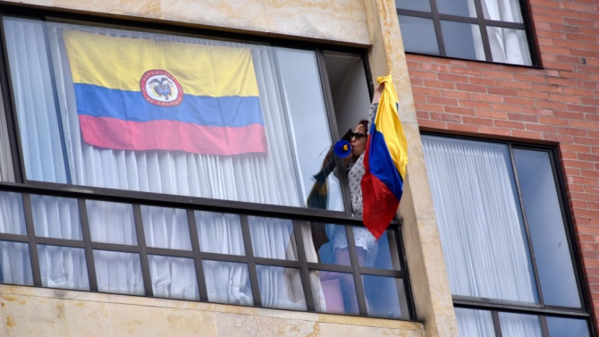 Колумбия ще осигури временен статут на над милион венецуелски имигранти 