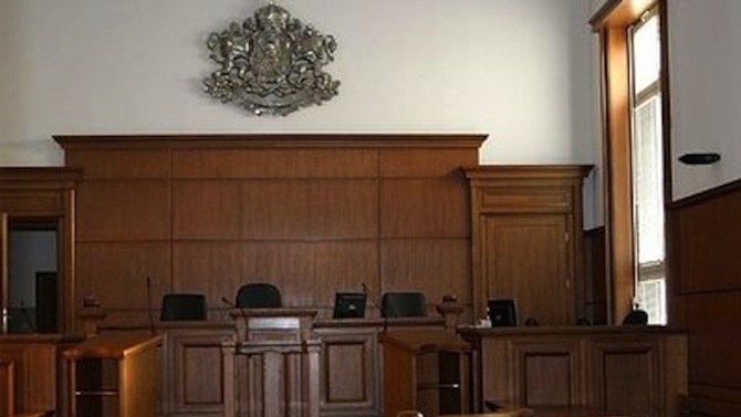 Мъж, пребил до смърт майка си, ще лежи в затвора близо седем години