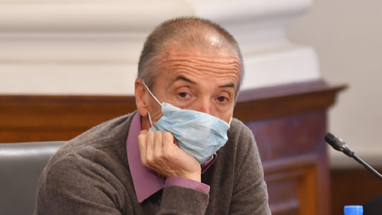 Доц. Атанас Мангъров: Страхувам се от натиск