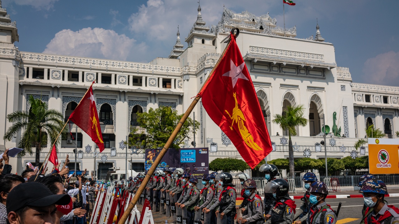 Силите за сигурност в Мианма откриха огън в опит да разпръснат демонстранти