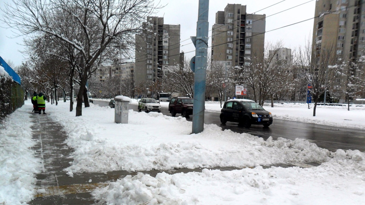 В Пловдив усилено чистят тротоарите