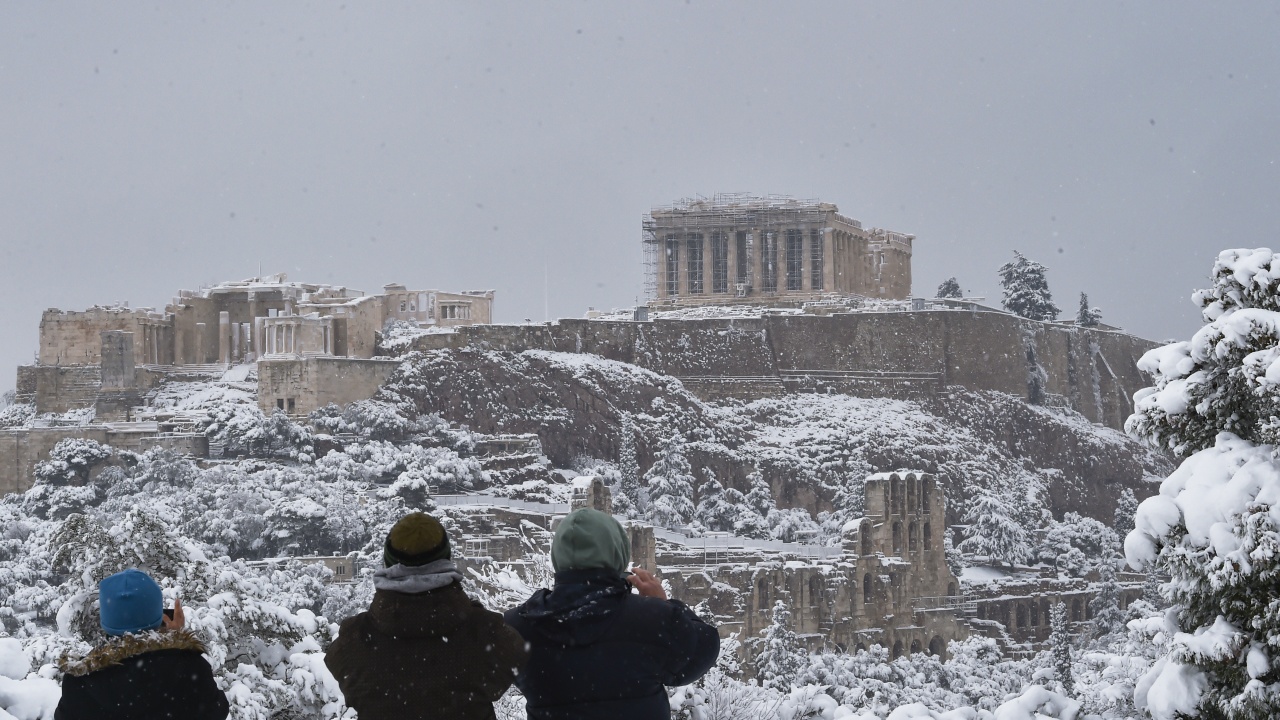 Снегът предизвика хаос в Гърция и Турция