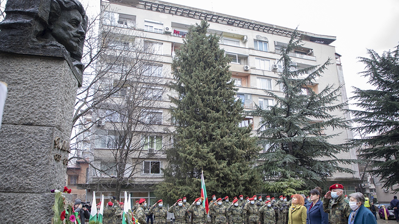 Старозагорци се поклониха пред паметта на Апостола на свободата