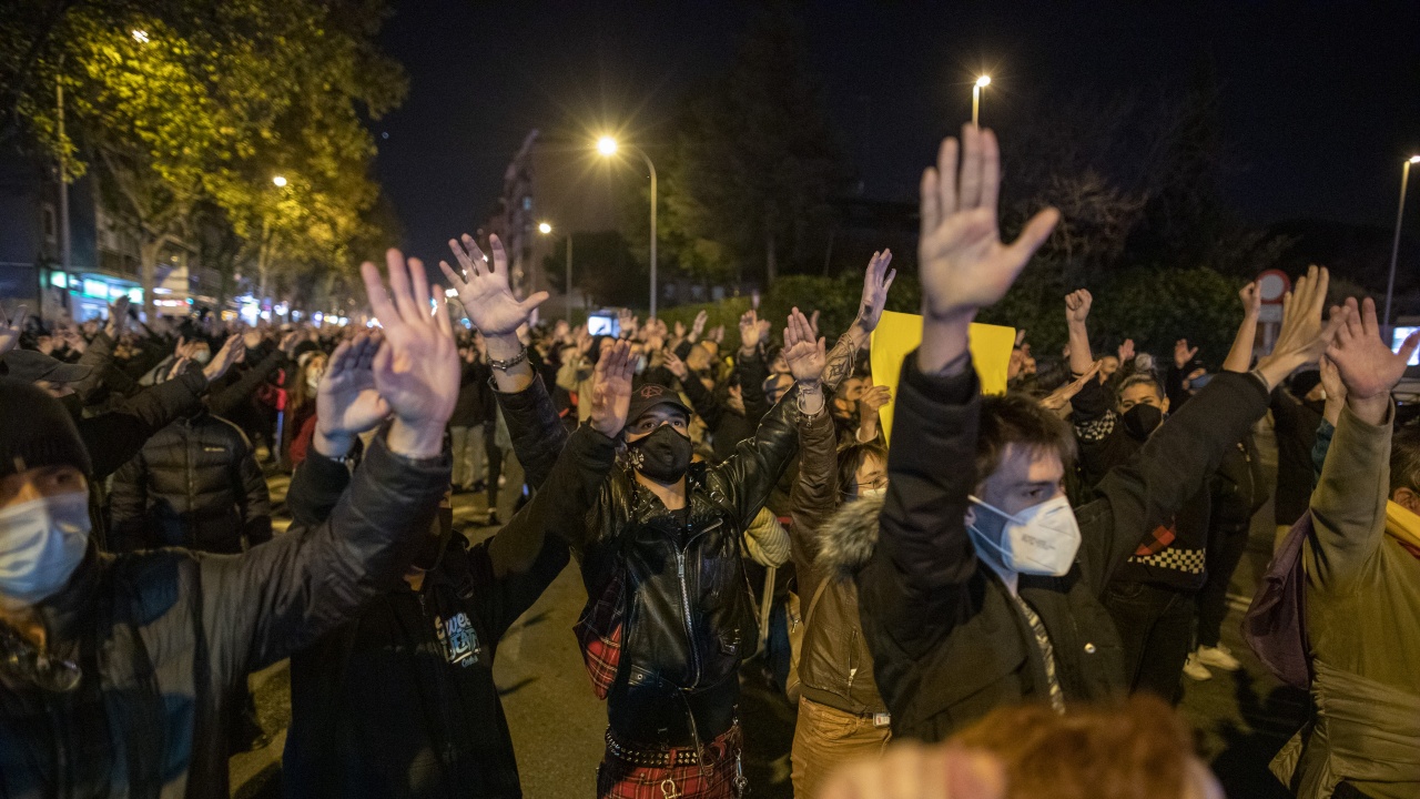 Четвърта вечер на протести в Испания заради осъждането на рапър