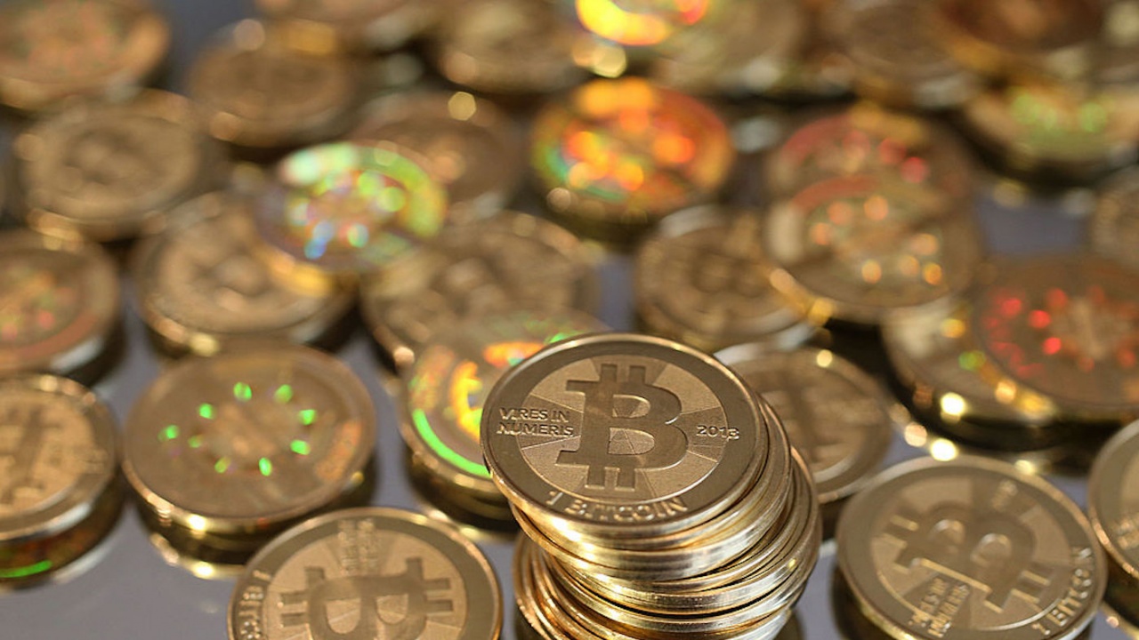 Биткойнът отбеляза нов рекорд от над 56 хиляди долара
