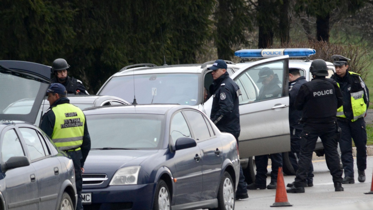 Полицията трети ден издирва 14-годишна тийнейджърка