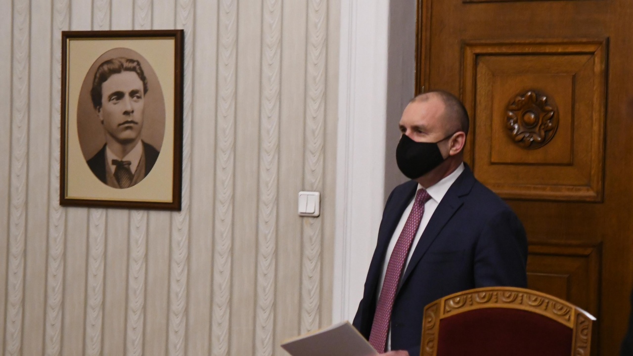 Съветник на Радев критикува управляващите: Далеч сме от правовата държава