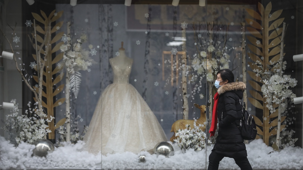 Пандемията в Япония - спад на сватбите и раждаемостта 