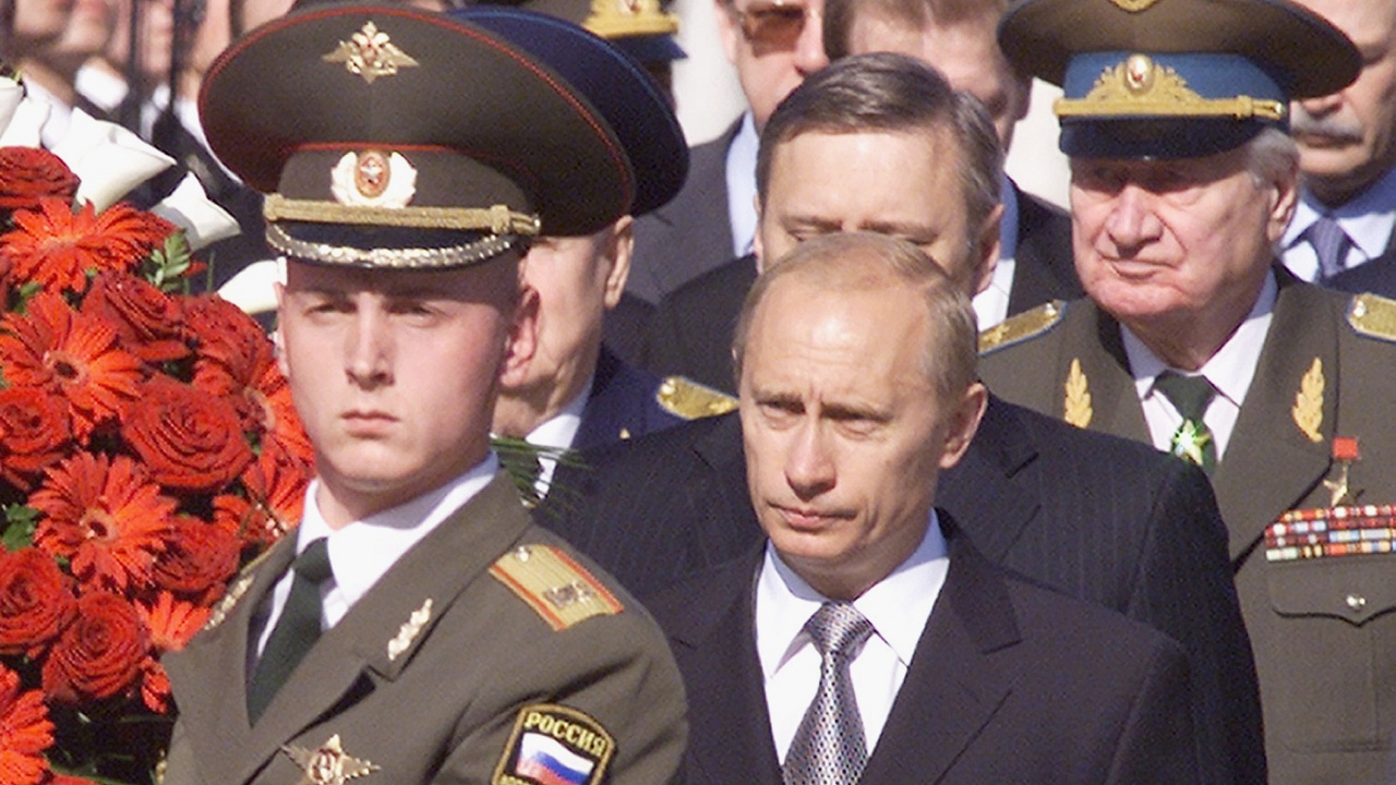 Путин положи венец на Паметника на Незнайния воин в Москва
