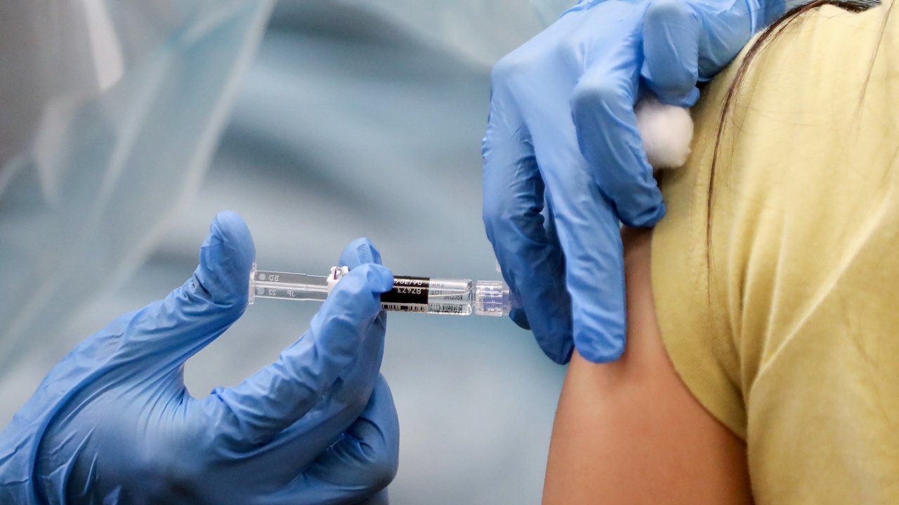 Броят на ваксинираните във Великобритания за ден е спаднал
