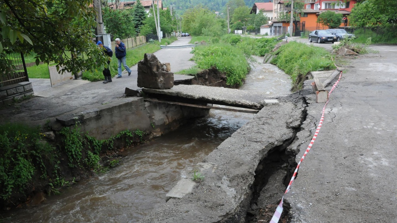 Срутището в село Дряново е укрепено, хората се връщат по домовете си