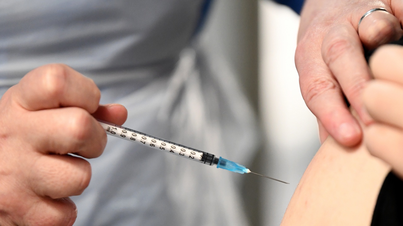 Наш епидемиолог във Великобритания: Не отлагайте ваксинацията!