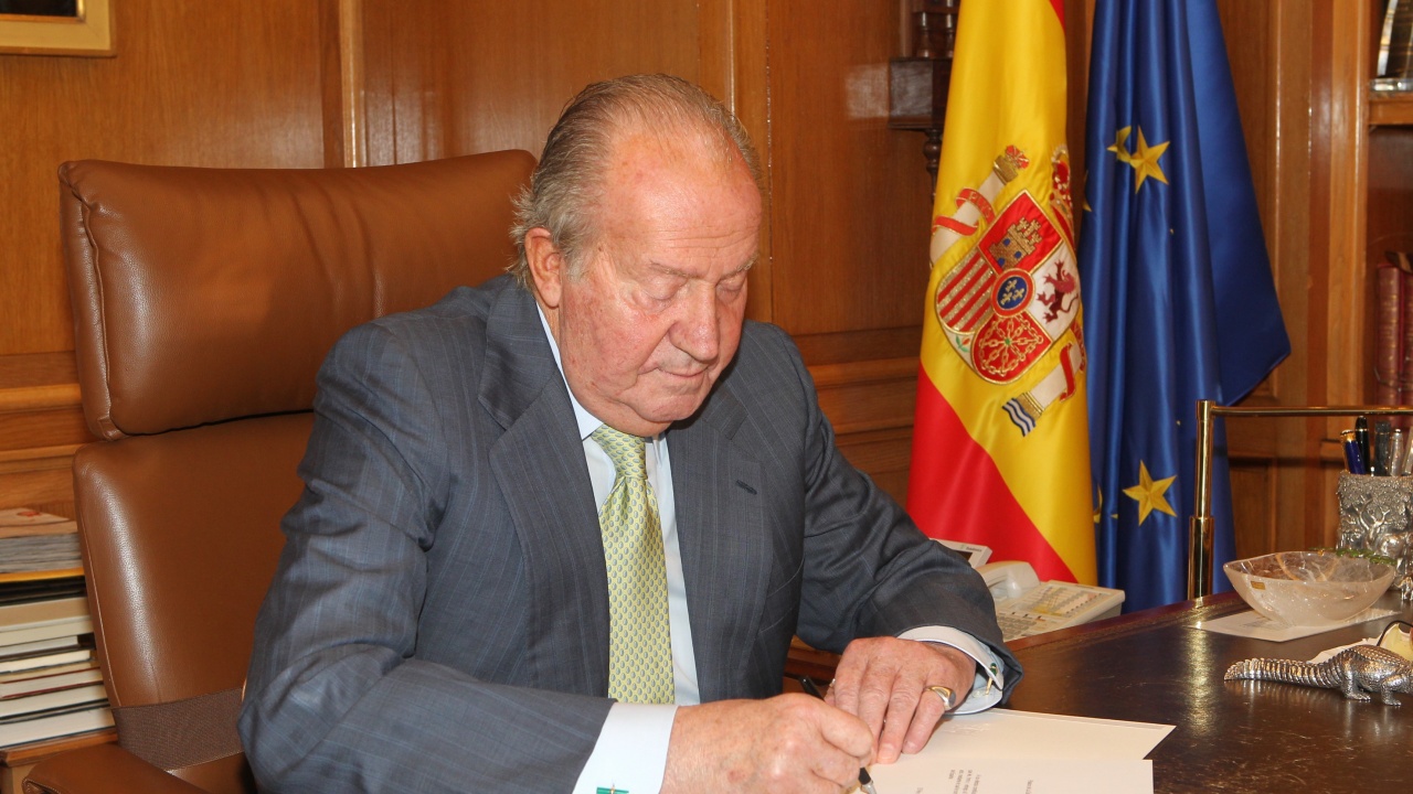 Бившият крал Хуан Карлос е превел милиони евро на испанските данъчни власти