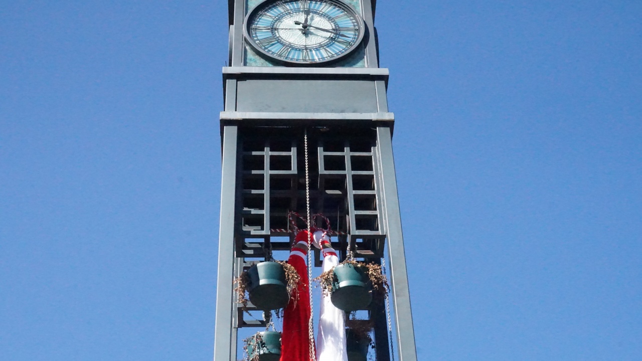 Двуметрова мартеница в Банкя на часовниковата кула