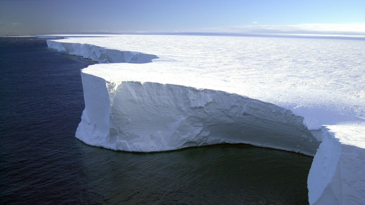 Огромен айсберг се откъсна от Антарктика 