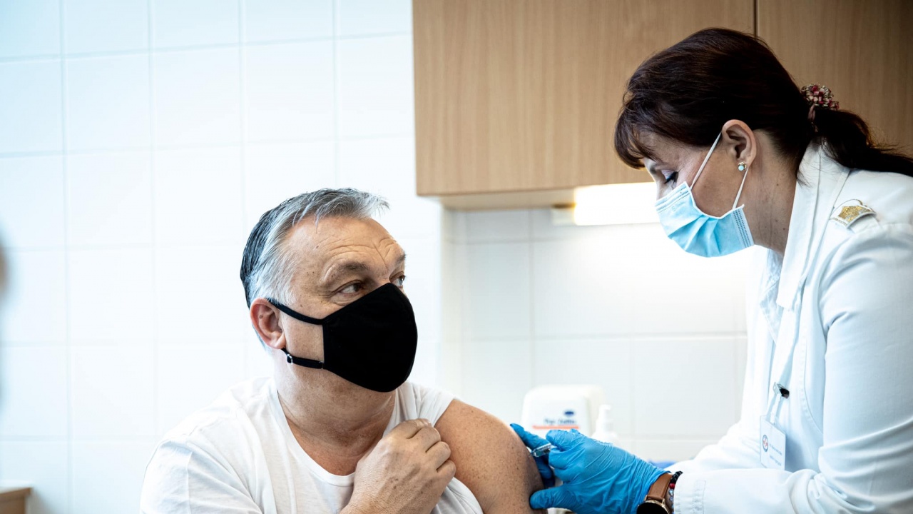 Орбан се ваксинира с китайската ваксина срещу COVID-19